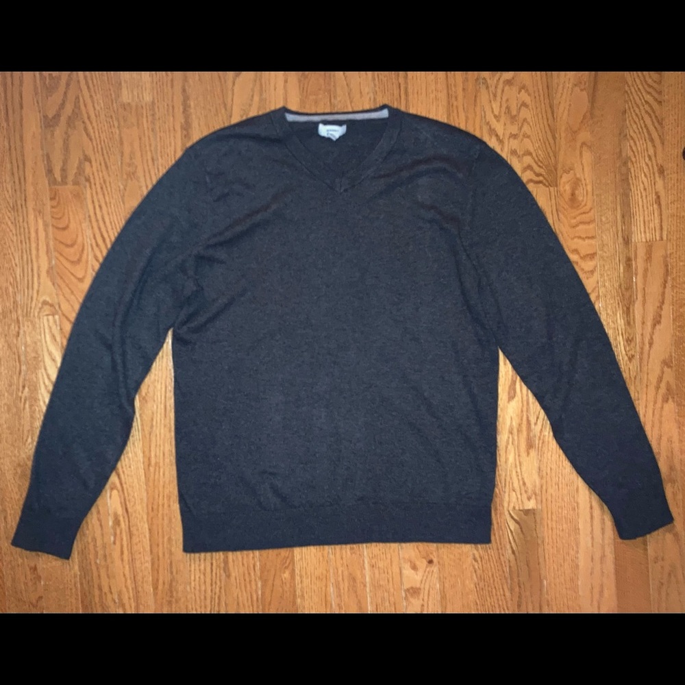 $8 ➡️ Large V Neck Sweater